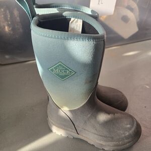 Girls muck boots size 12